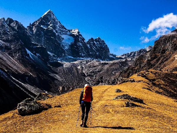 manaslu-vs-everest-vs-annapurna-trek-for-beginners