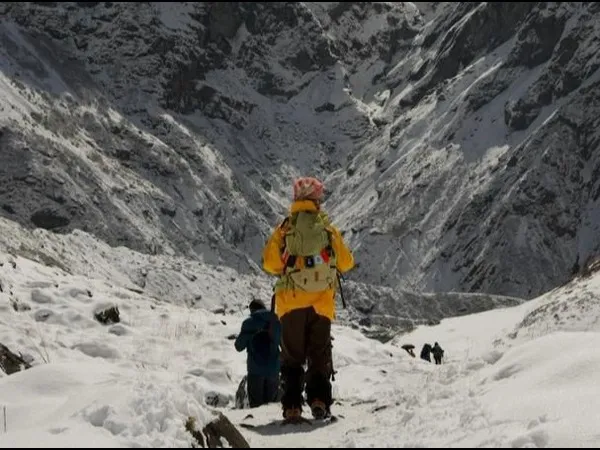 winter trekking in himalayas