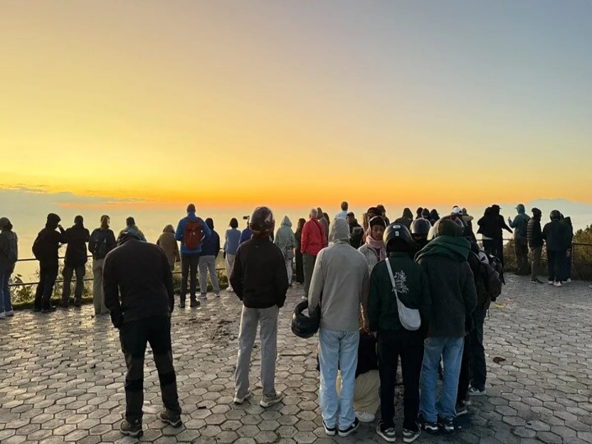 Nagarkot Sunrise View & Changu Narayan Hiking Tour