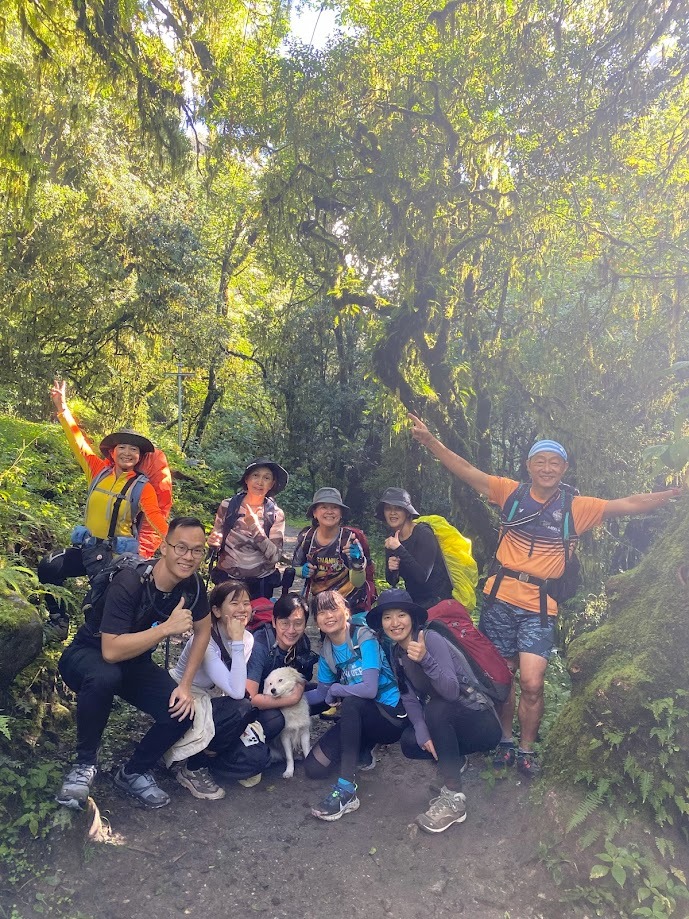 trekking in nepal with pets