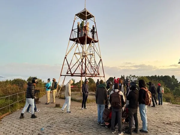 Nagarkot Sunrise View & Changu Narayan Hiking Tour